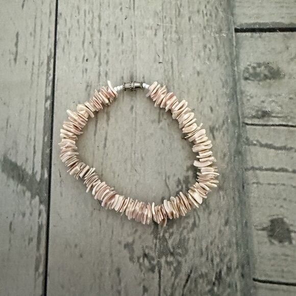 Vintage Puka Shell Coral Screw Barrel Clasp 8" Bracelet Boho Hawaiian Beach - Picture 1 of 4